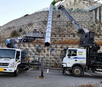 하이원리조트 워터파크 주차장 시설물 설치 작업 사북크레인과 스카이차량이 함께한 현장